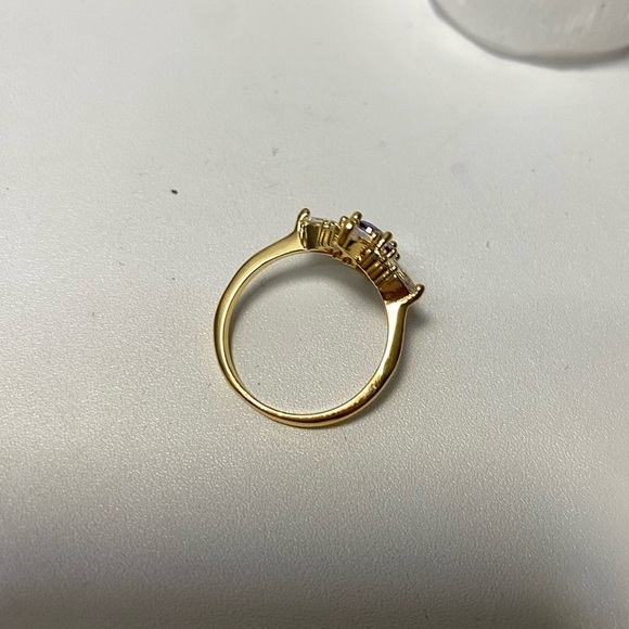 Gold Plated with Amethyst purple coloured middle stone ring - size 7 - Picture 4 of 5